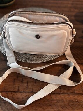 lululemon White Opal Crossbody bag 2L